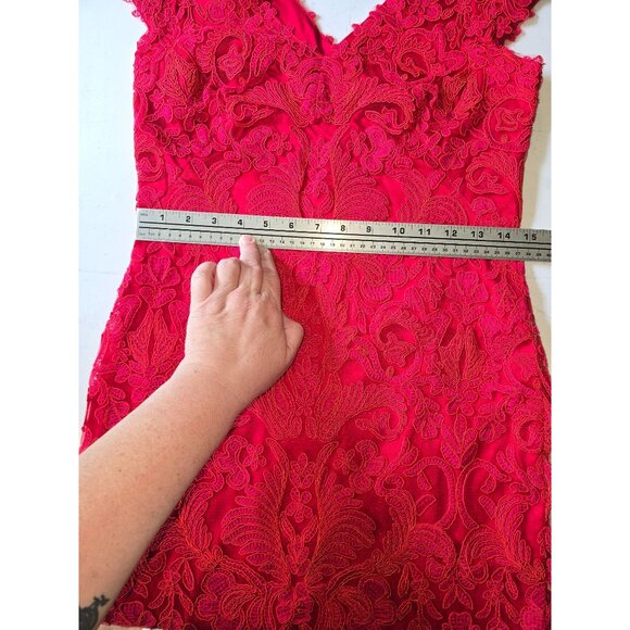 Tadashi Shoji Red Lace Sleeveless V-Neck Cocktail Dress Size 4 Elegant Floral - Picture 9 of 9